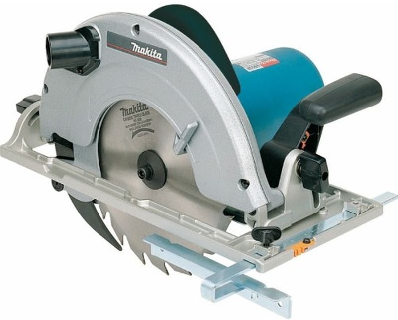 MAKITA 5903R Ruční kotoučová pila (2000W/235mm)